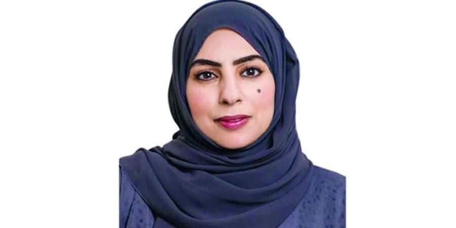 الدكتورة إكرام الهنائية