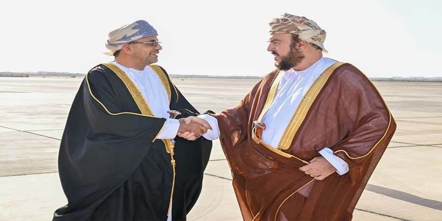 سمو السيد أسعد بن طارق يعود إلى البلاد