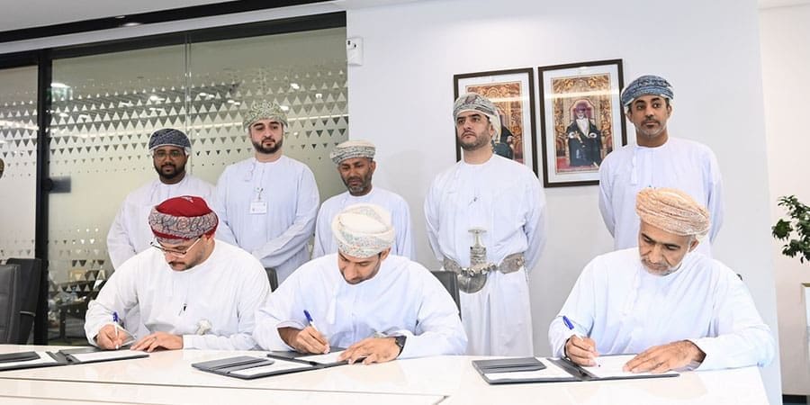 رعى حفل التوقيع سعادة الشيخ الدكتور منصور بن طالب الهنائي رئيس هيئة تنظيم الخدمات العامة المشرف العام على البرنامج الوطني للتشغيل.