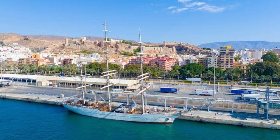 سفينة البحرية السلطانية العُمانية