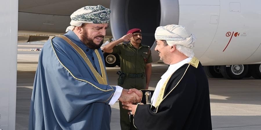 سمو السيد أسعد بن طارق يعود إلى البلاد