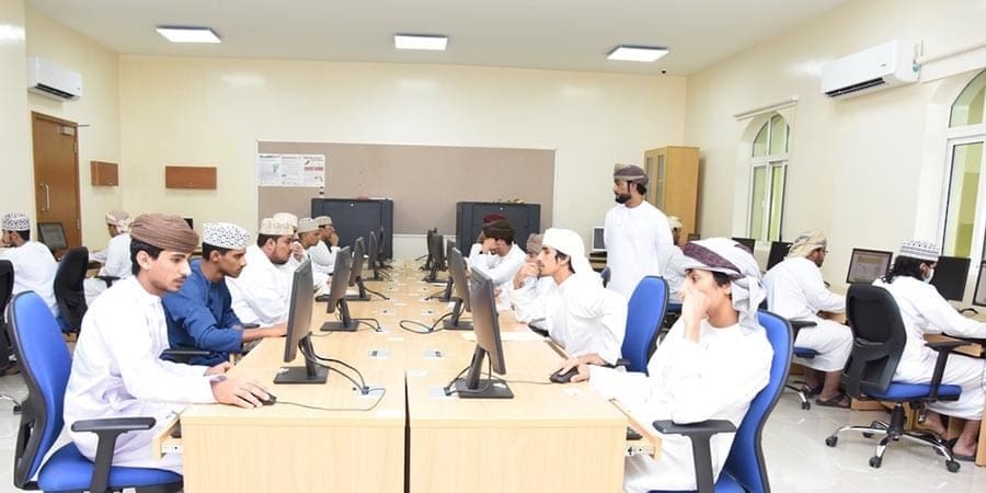 إجراء اختبارات ومقابلات الشخصية لعدد من الوظائف بمحافظة ظفار ضمن مبادرة "ساهم"