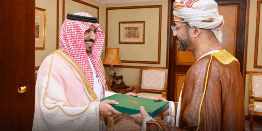 تسلّم الرسالة معالي السّيد بدر البوسعيدي