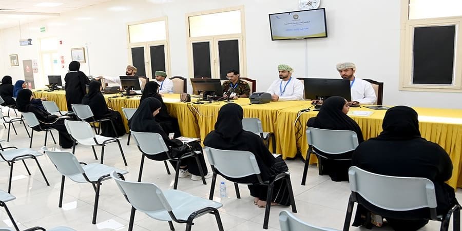 طلبة الدبلوم العام (إناث)