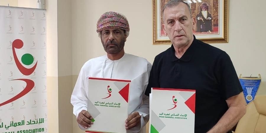 كان المدرب مراد بوسبت قد تولى خلال الفترة الماضية مهمة قيادة المنتخب الوطني الأول لكرة اليد للصالات