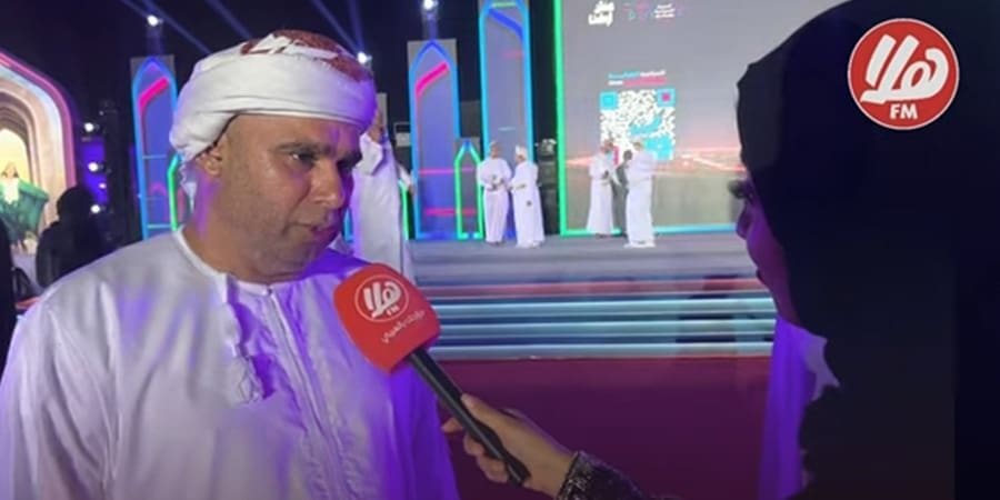 سميرة الحراصية مع أحد أهلي مدنية لوى النموذجية
