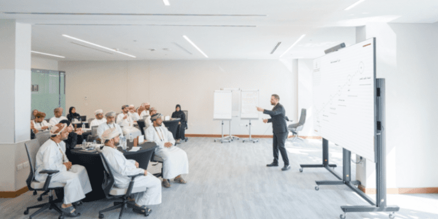 يُسهم البرنامج كذلك في تعزيز قدرات المشاركين على إدارة الشراكات المجتمعية