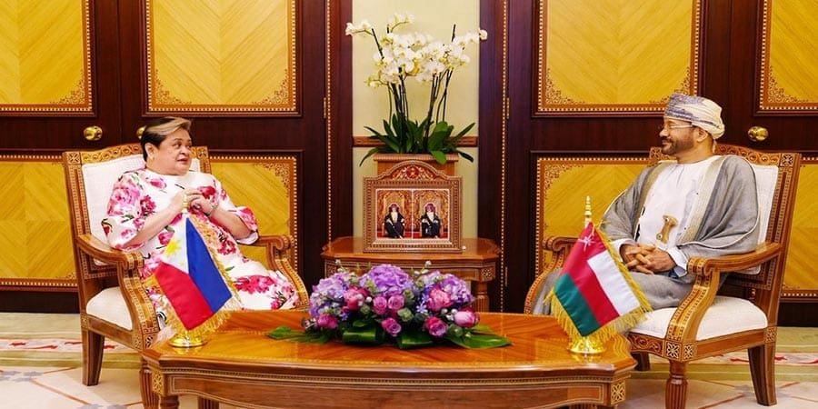استقبال رسمي لوزيرة خارجية جمهورية الفلبين بمسقط