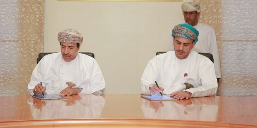 وقّع المذكرة كل من سعادة الدكتور حمد بن محمد الضوياني رئيس هيئة الوثائق والمحفوظات الوطنية، وسعادة الدكتور عبد الله بن علي العمري رئيس هيئة البيئة.