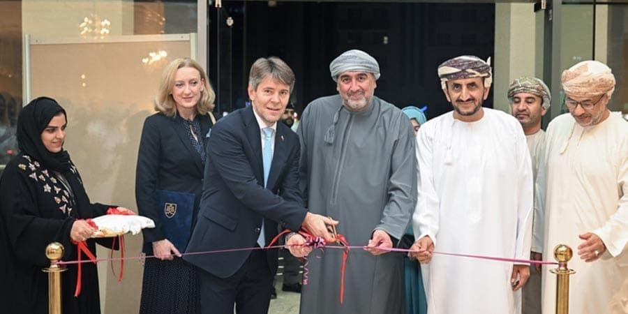 المعرض الفني الدولي المتنقل