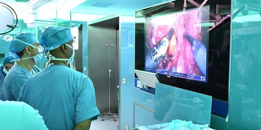 الفريق الطبي