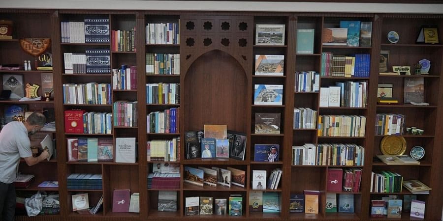 تدشين ركن مخصص للإصدارات العُمانية