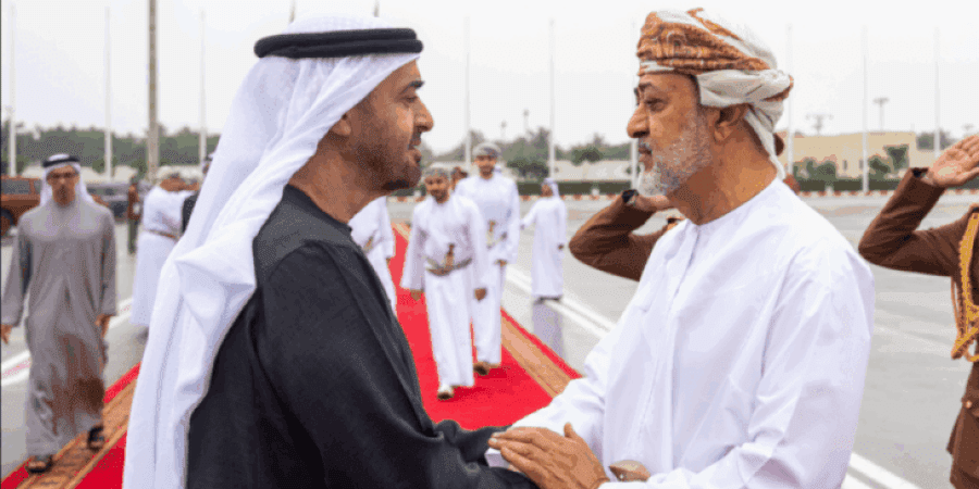 جلالةُ السُّلطان المعظّم يودّع أخاه رئيس دولة الإمارات