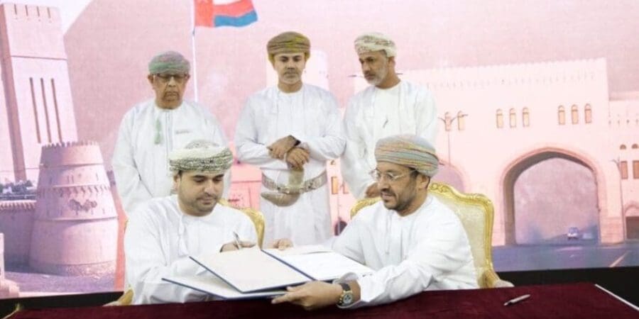 جانب من التوقيع