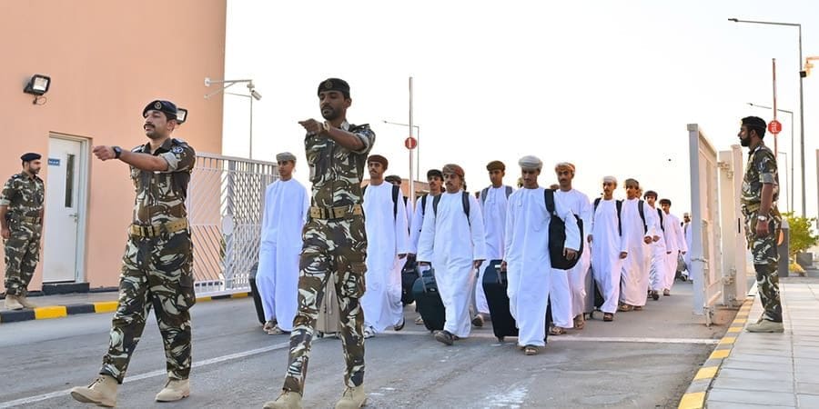 استقبال دفعة من المواطنين