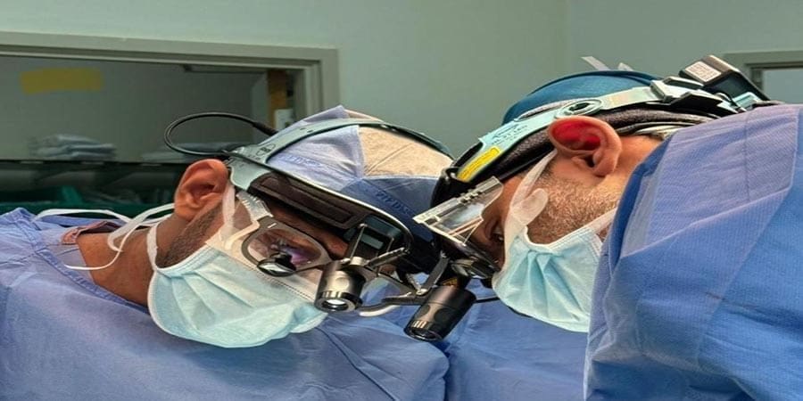 الفريق الطبي