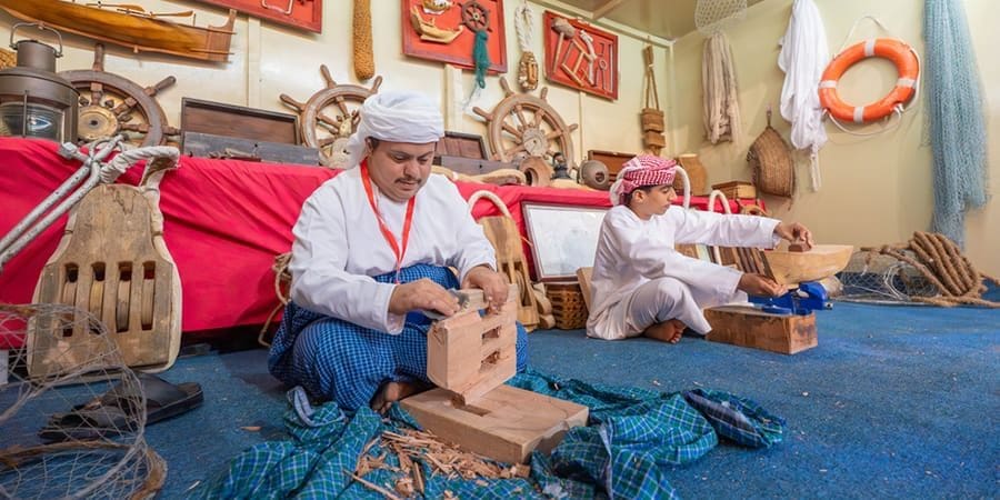 الصناعات الحرفية تجسد أصالة التراث وعبق التاريخ بمهرجان صحار.