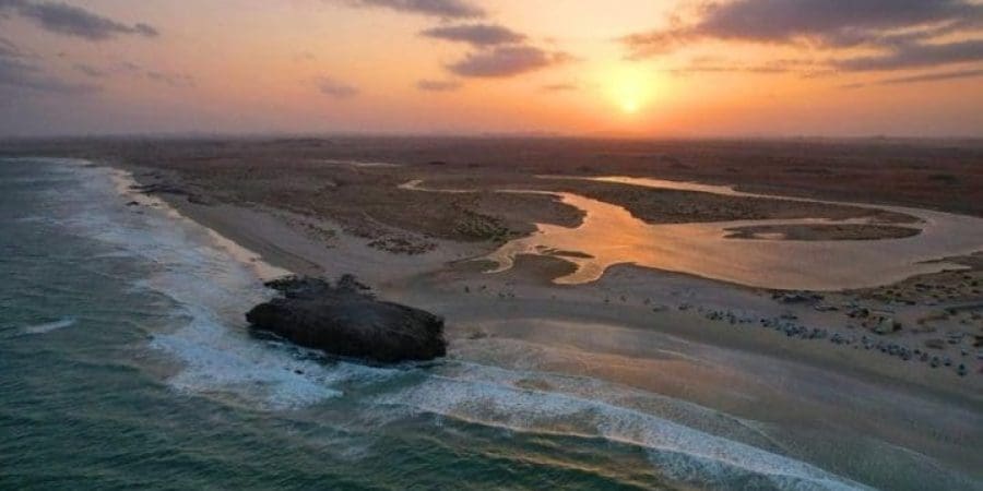 مسابقة تصميم الأكواخ والمظلات الشاطئية.