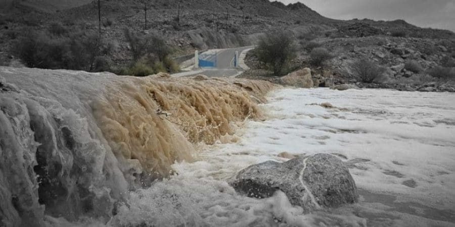 هطول أمطار وجريان الشعاب