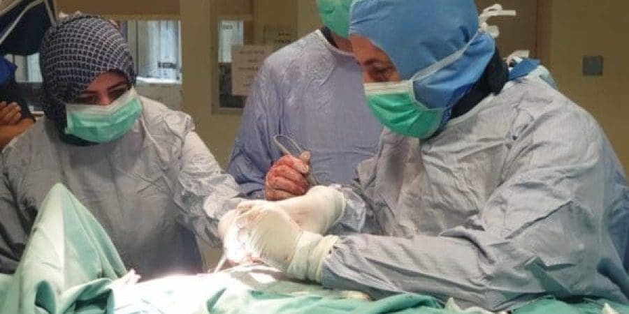 أجرى العملية فريقٌ متخصص.