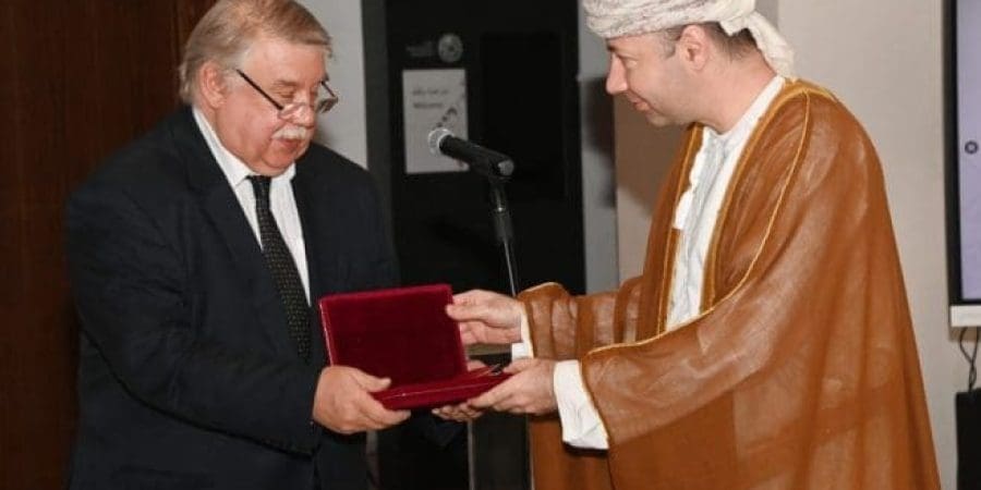 فخامة الرئيس فلاديمير يمنح ميدالية "بوشكين" لـسعادة جمال بن حسن الموسوي.