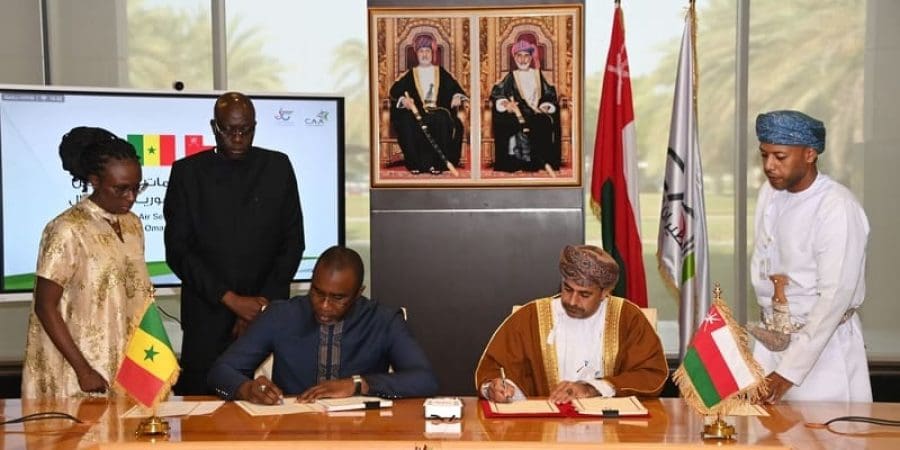 جانب من توقيع الاتفاقية