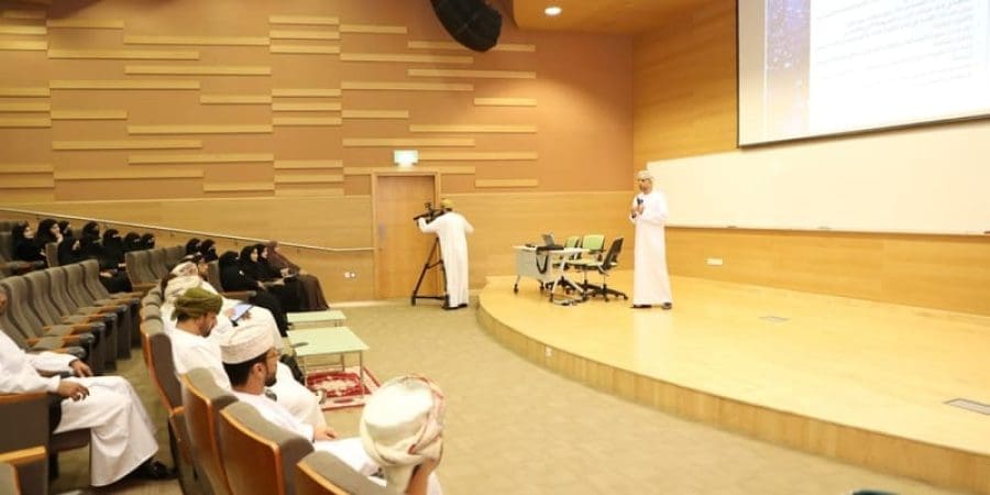 البرنامج يهدف إلى زيادة الوعي حول الذكاء الاصطناعي.