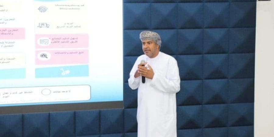 سعادة المهندس خميس بن محمد الشماخي.