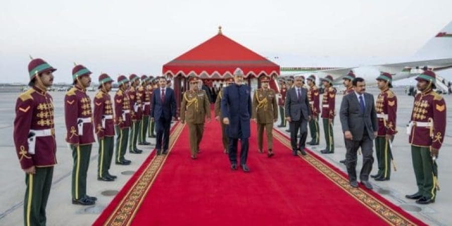 جلالةُ السُّلطان المعظم يعود إلى أرض الوطن