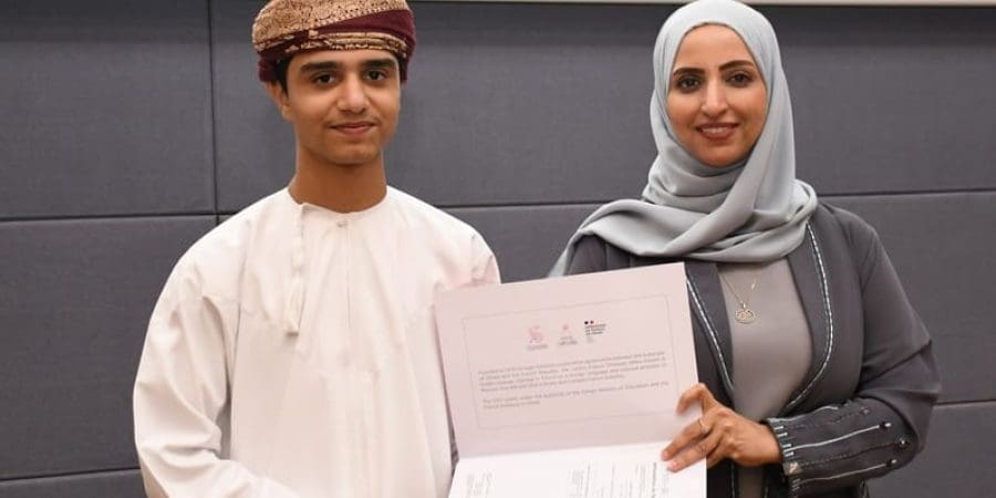 بلغ عددهم 104 طالب وطالبة