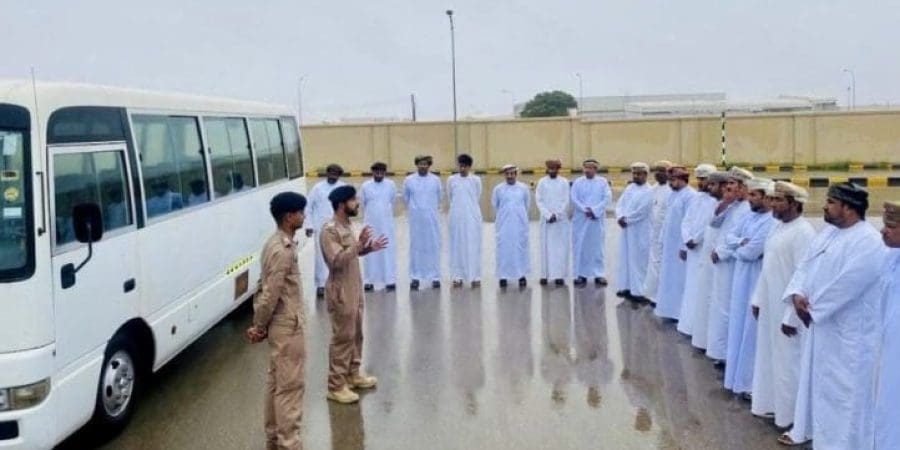 اختتام دورة السياقة الوقائية لعدد من سائقي الحافلات المدرسية .