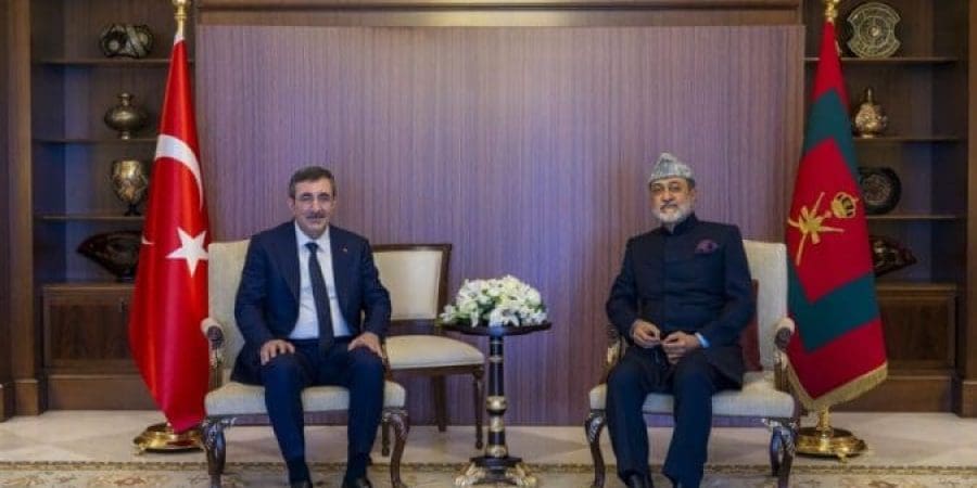 السُّلطان المعظّم يلتقي بنائب رئيس جمهورية تركيا