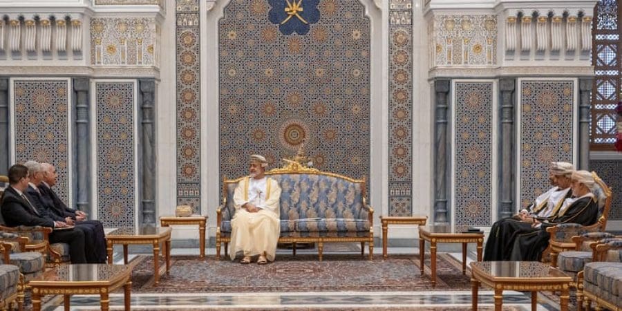 جلالةُ السُّلطان المعظّم يتسلّم رسالةً خطيّةً