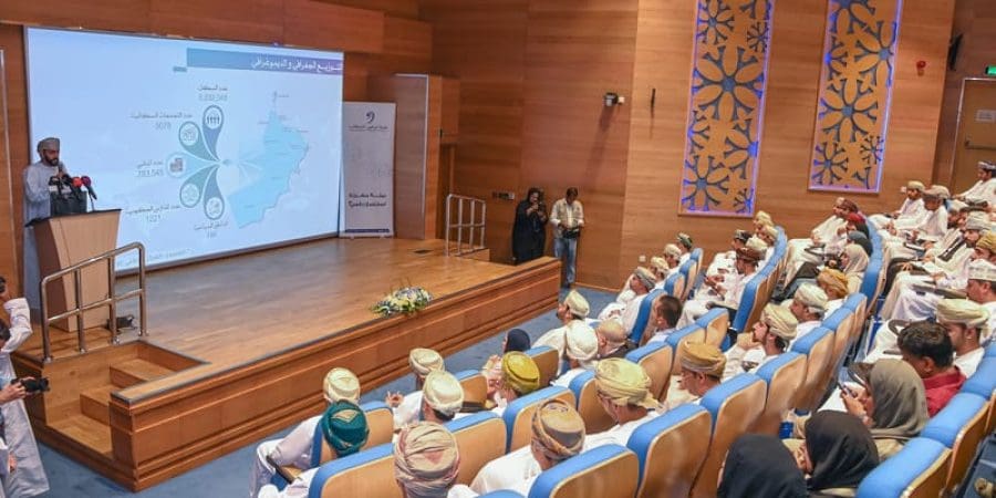 لقاءً حواريًّا حول مشروعات توسعة البنية الأساسية